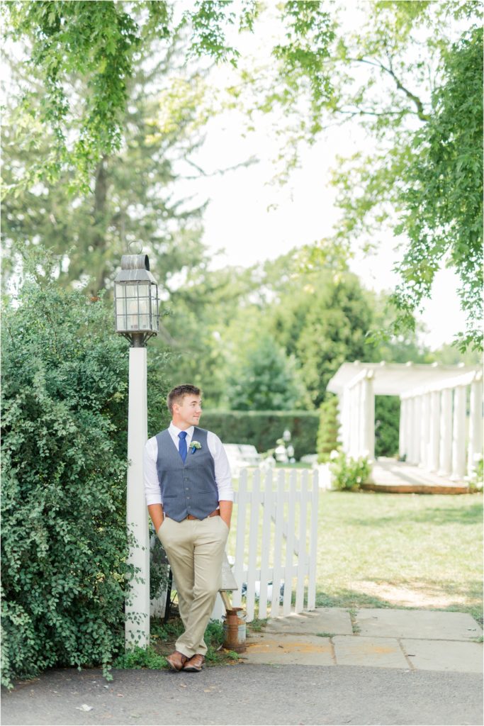 groom outdoor portraits
